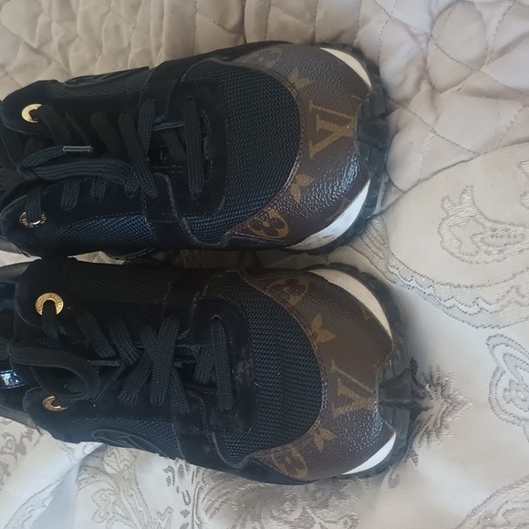 Size 8 LV - Picture 3 of 3